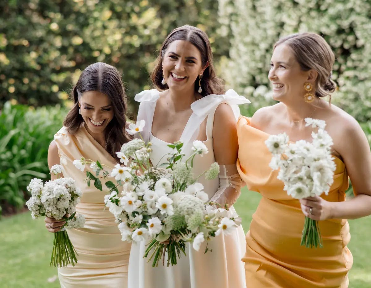 Bride with bridemaids in yellow dresses