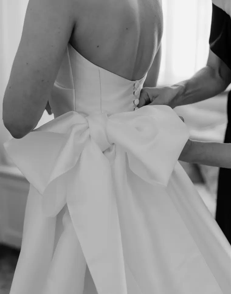 Wedding dress with bow at the back
