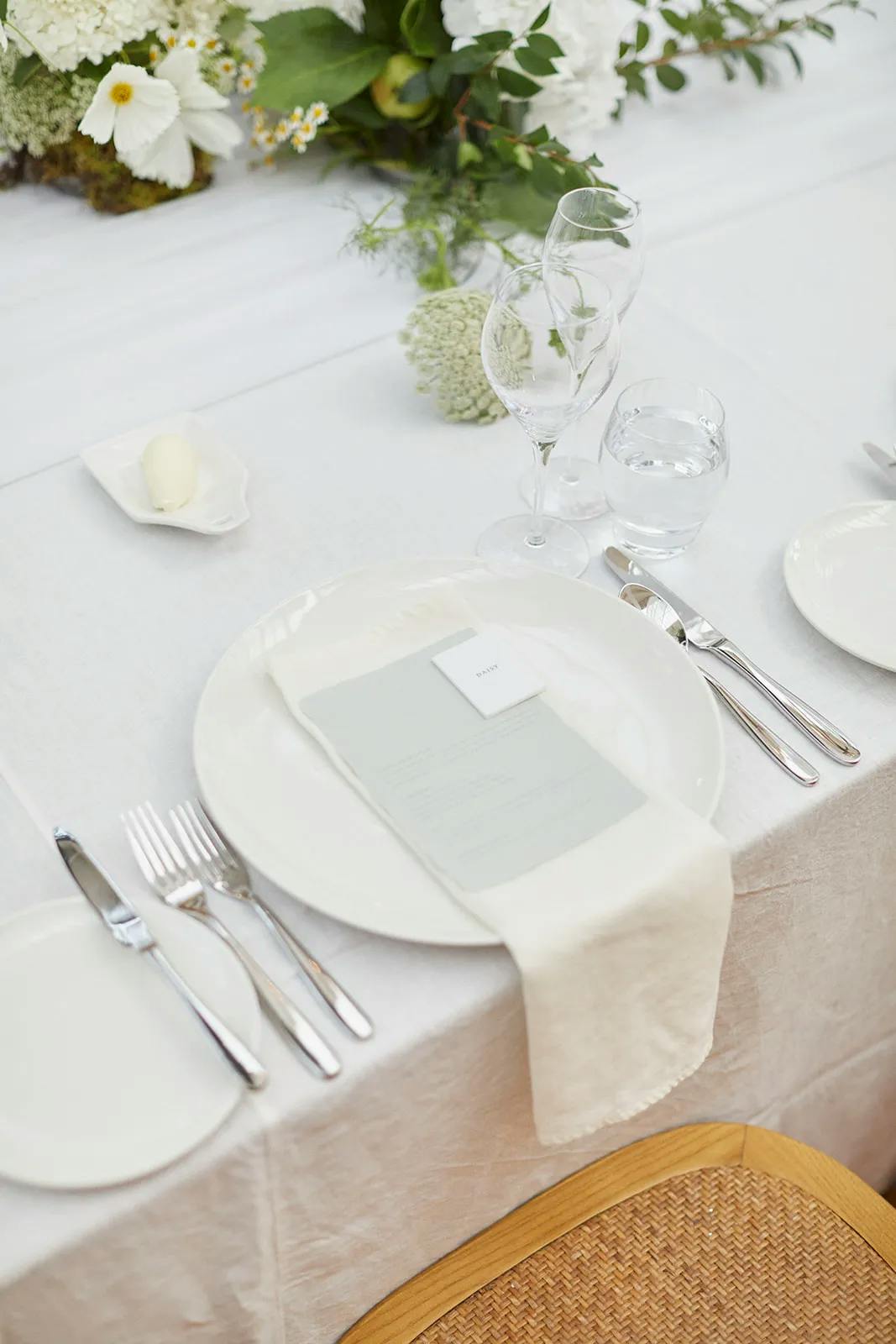 wedding setting with white linen napkins