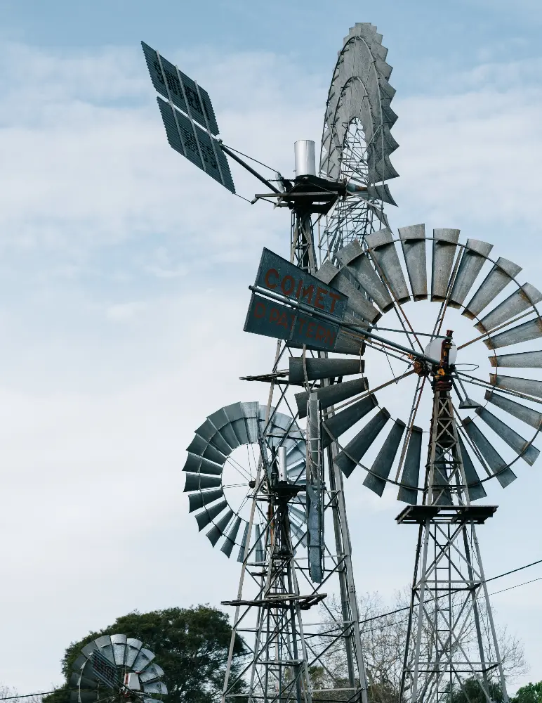 Cobb & Co windmills