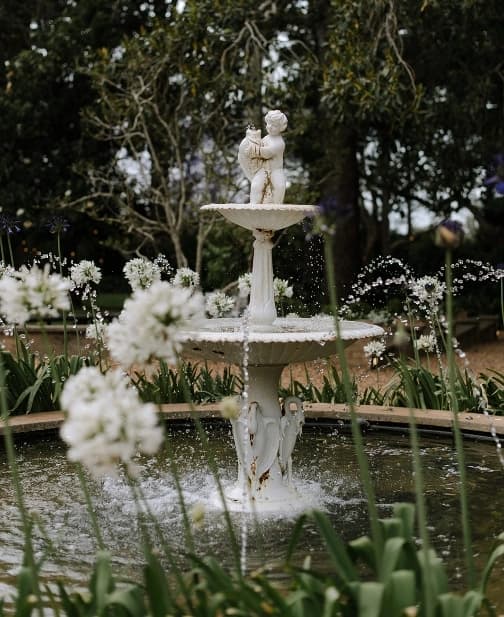 Gabbinbar fountain splashing